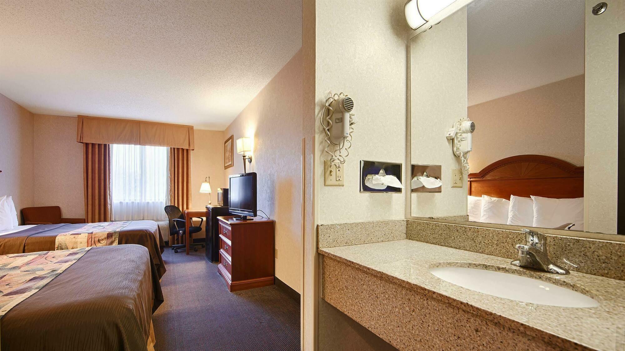 Park Inn By Radisson Гров-Сити Экстерьер фото